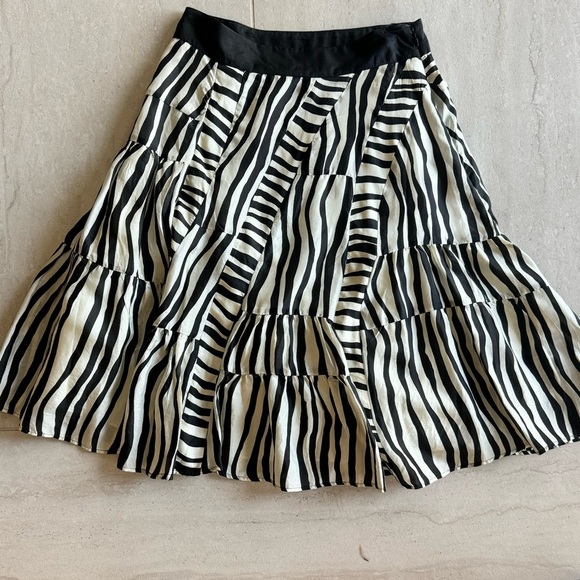 Anthropologie Zebra Modern Print Midi Silk Skirt Size 4 - Picture 3 of 9